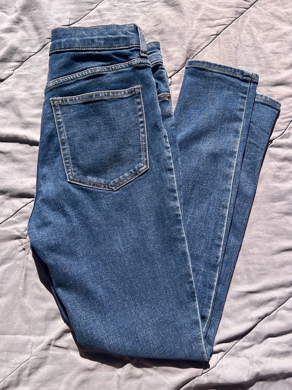 H&M Women's Skinny Jeans in Medium Blue Wash